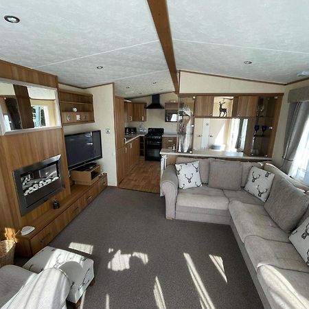 6 Berth Caravan With Decking At Manor Park In Hunstanton Ref 23017H Eksteriør billede
