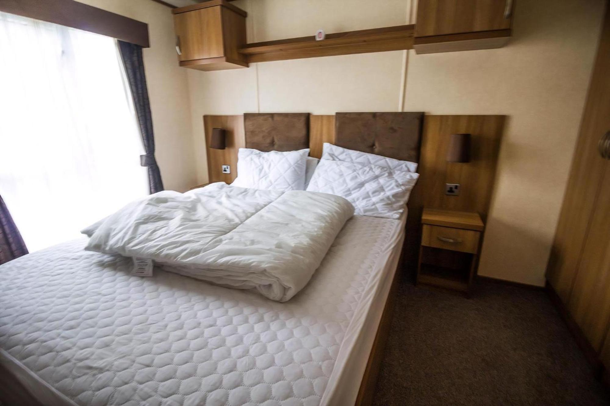 6 Berth Caravan With Decking At Manor Park In Hunstanton Ref 23017H Eksteriør billede