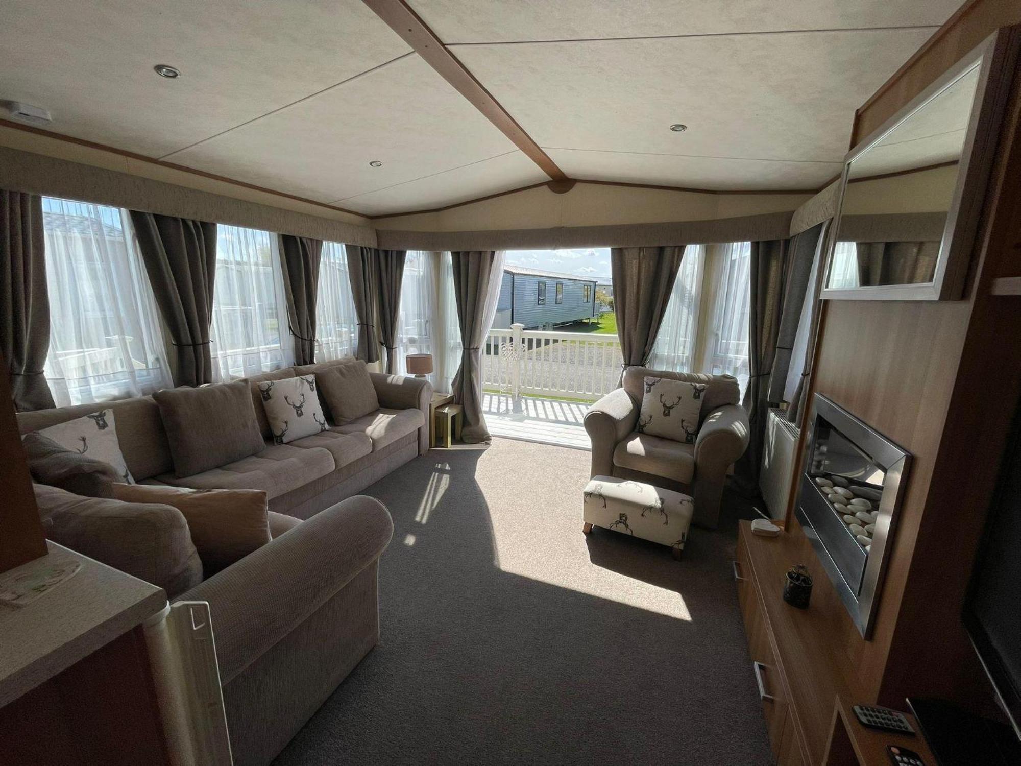 6 Berth Caravan With Decking At Manor Park In Hunstanton Ref 23017H Eksteriør billede
