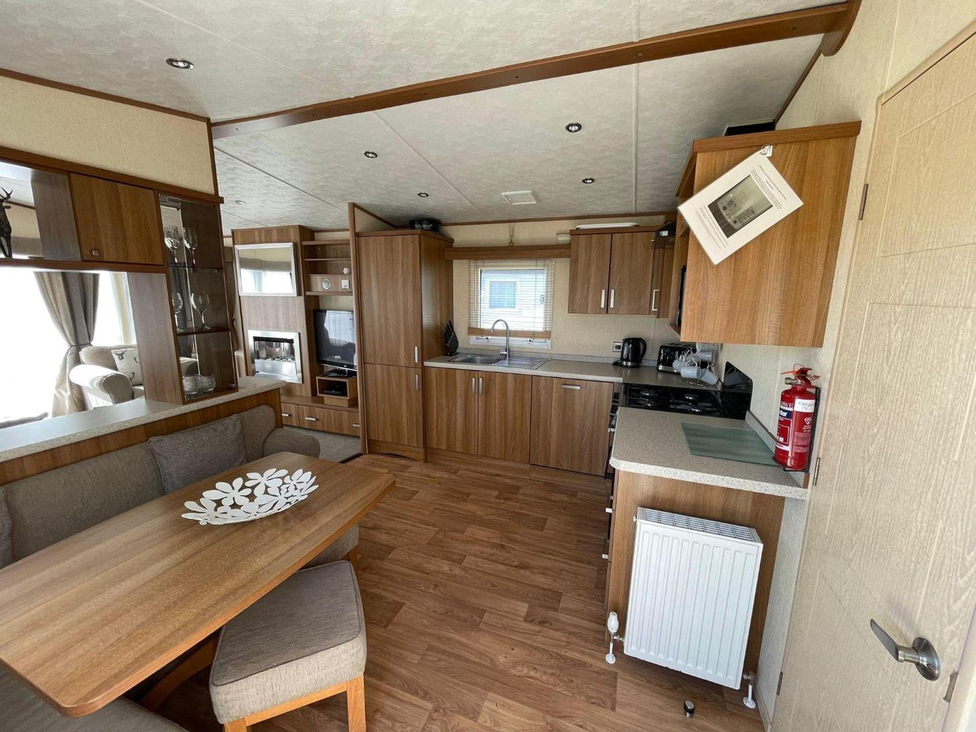 6 Berth Caravan With Decking At Manor Park In Hunstanton Ref 23017H Eksteriør billede