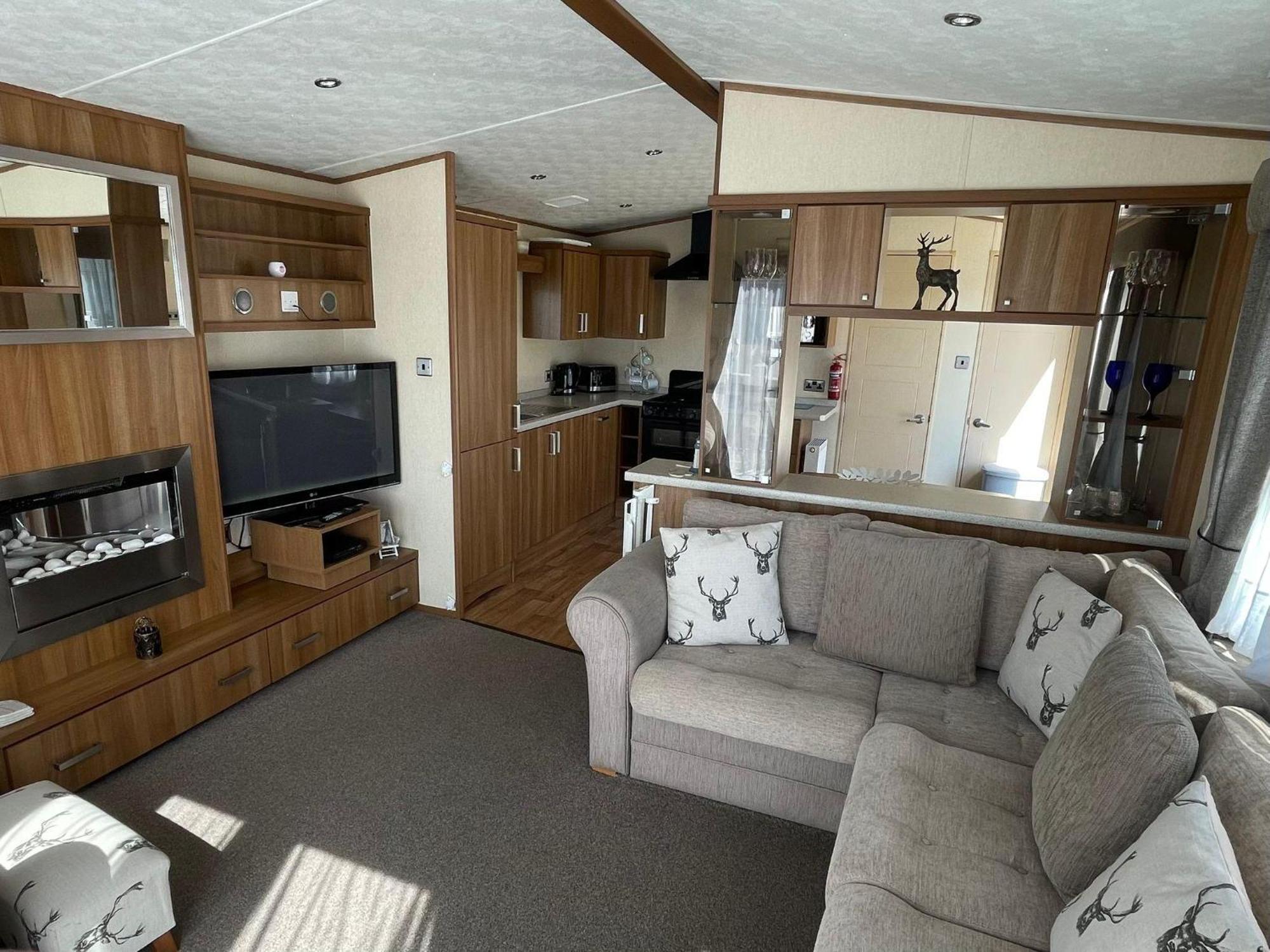 6 Berth Caravan With Decking At Manor Park In Hunstanton Ref 23017H Eksteriør billede
